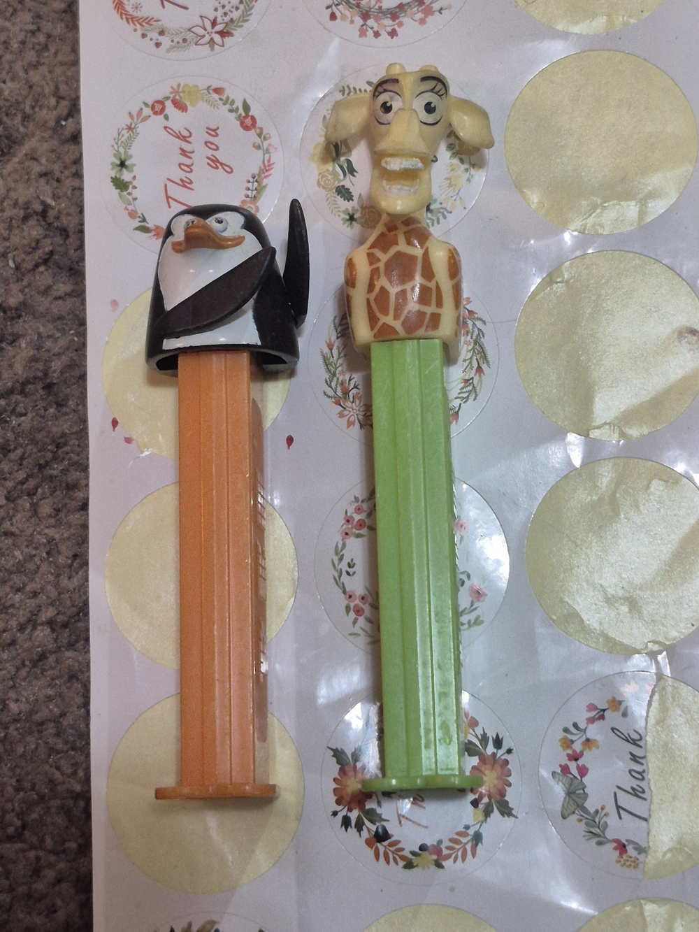 Penguin and Giraffe Candy Dispenser Favor Pack - Orange & Green